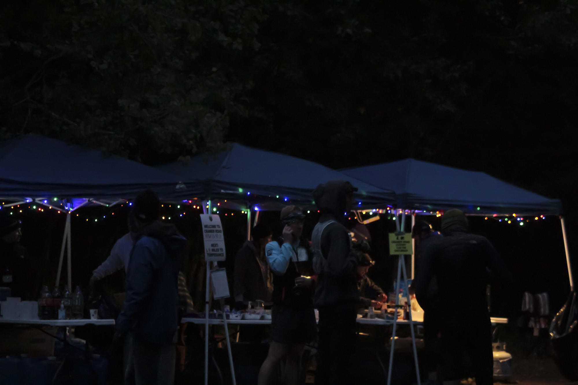 Nighttime Aid Station SFTR 2025 - Photo Credit Ryn Haaversen
