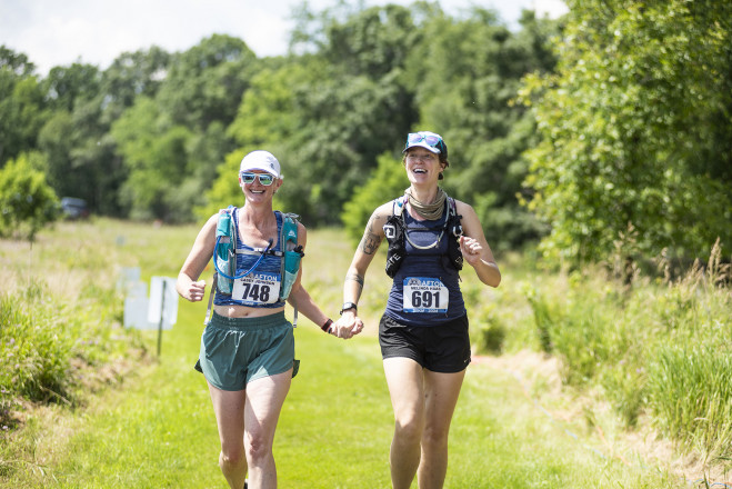 Casey and Melinda Finishing Together - Photo Credit Bill Kelley