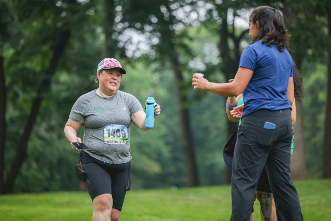 Chole Getting a Refill at ESTRS SLP 5MI in 2025 - Photo Credit Scott Rokis