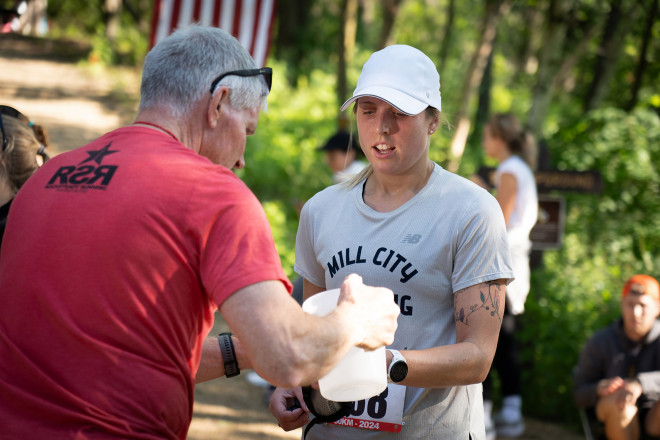Runners Helping Runners - Photo Credit Brenda Piekarski