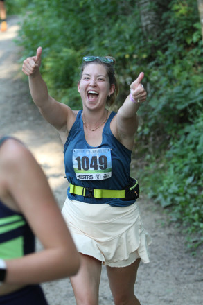 Two Thumbs Up at the 2025 ESTRS Lebanon 7MI - Photo Credit Pat Lehnherr